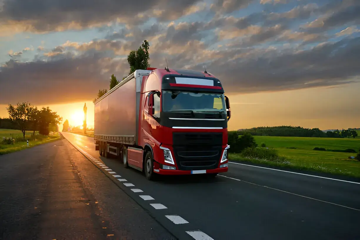 Placa solar para caminhão 100W: o investimento certo para transportadoras