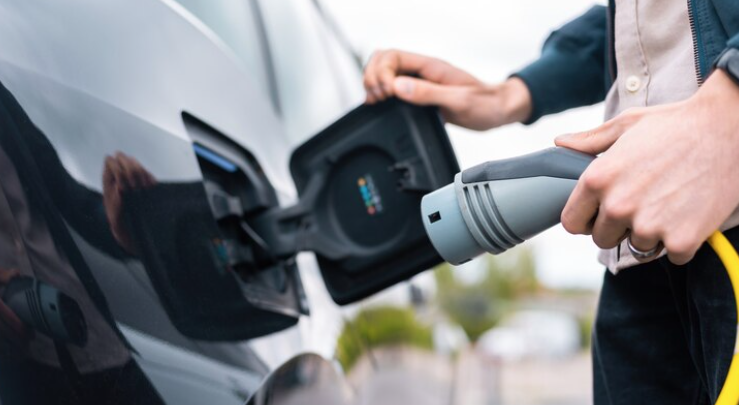 Carregamento de carro elétrico: como funciona e quais são os tipos de recarga