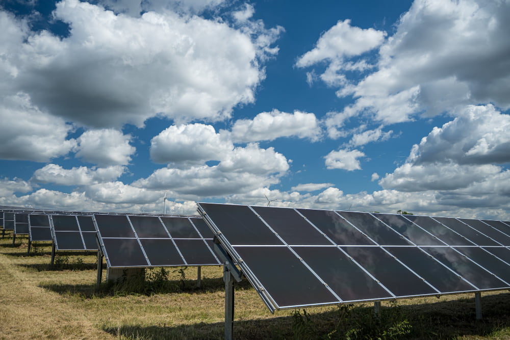 Quais os benefícios ambientais de adotar sistemas fotovoltaicos?