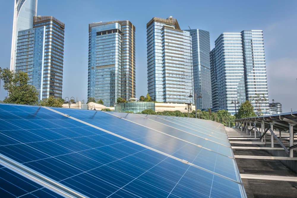 Energia solar para empresas e a proteção contra o aumento das tarifas